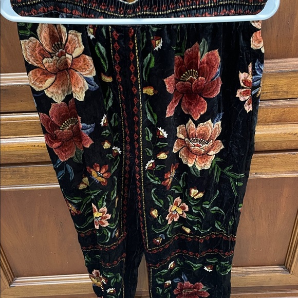 Farm Rio Macaw Garden Velvet Pants - Picture 7 of 8